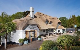 The Potters Heron - A Heartwood Inn